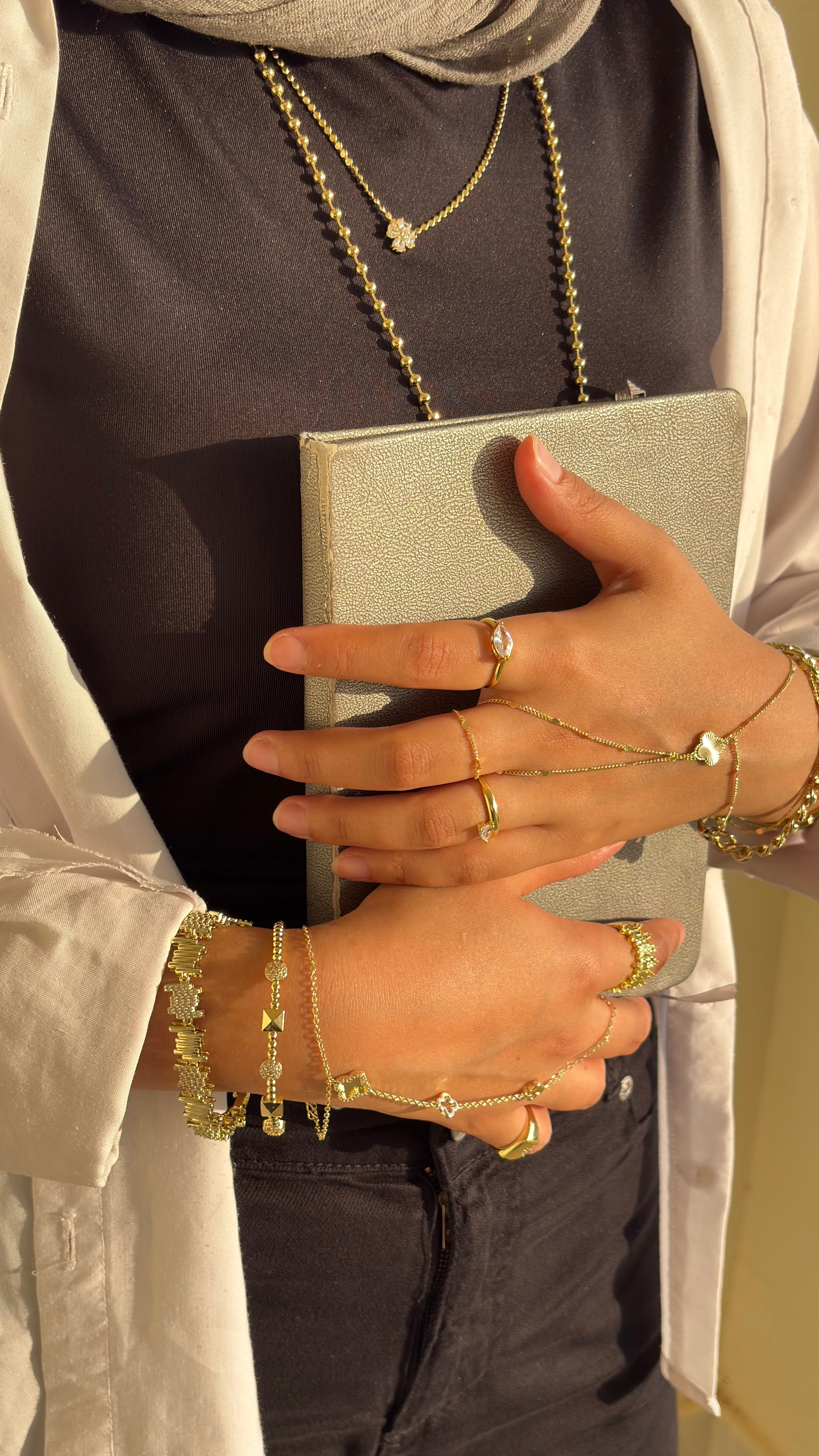 Flora Hand