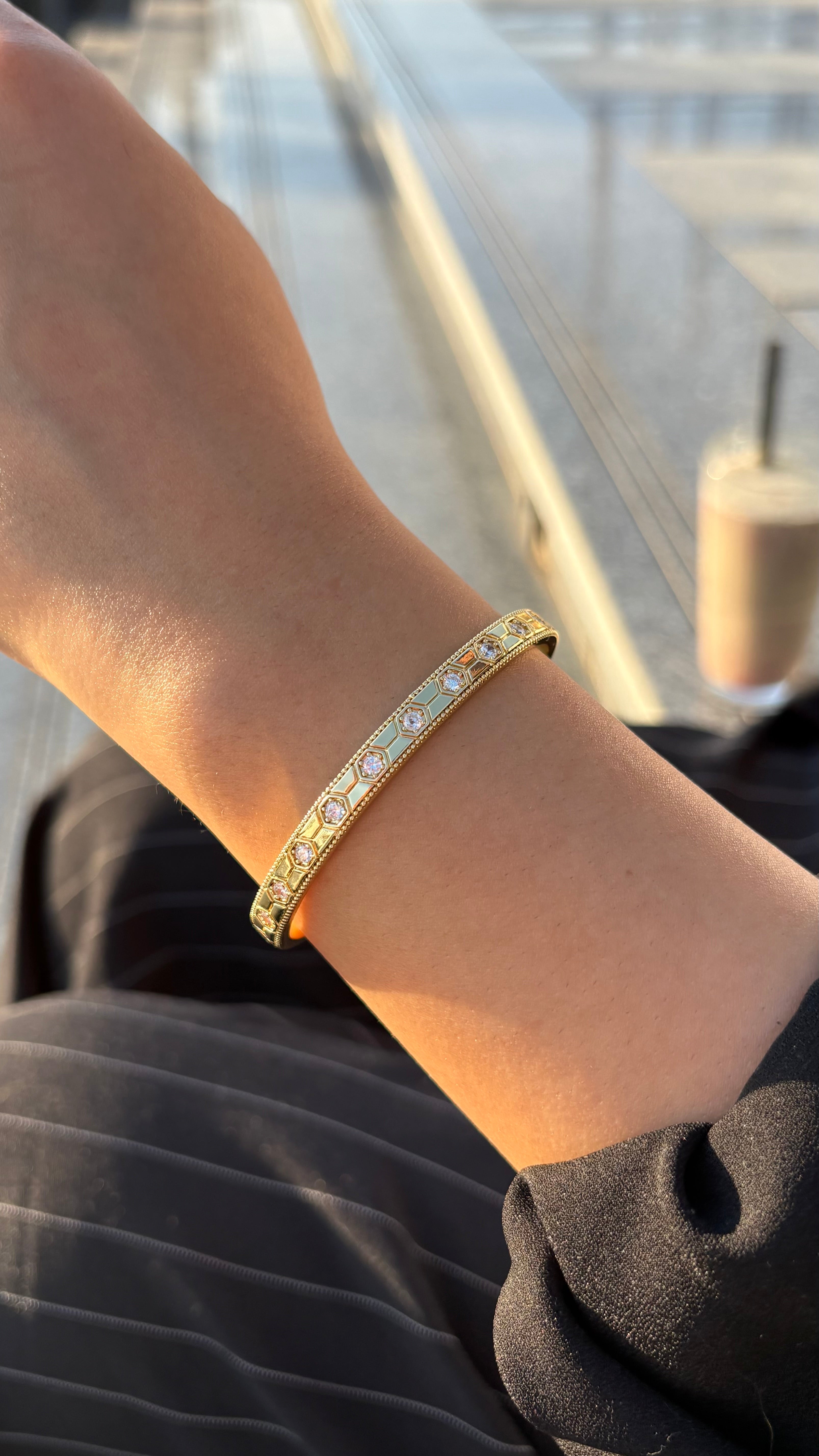 Hexa Luxe