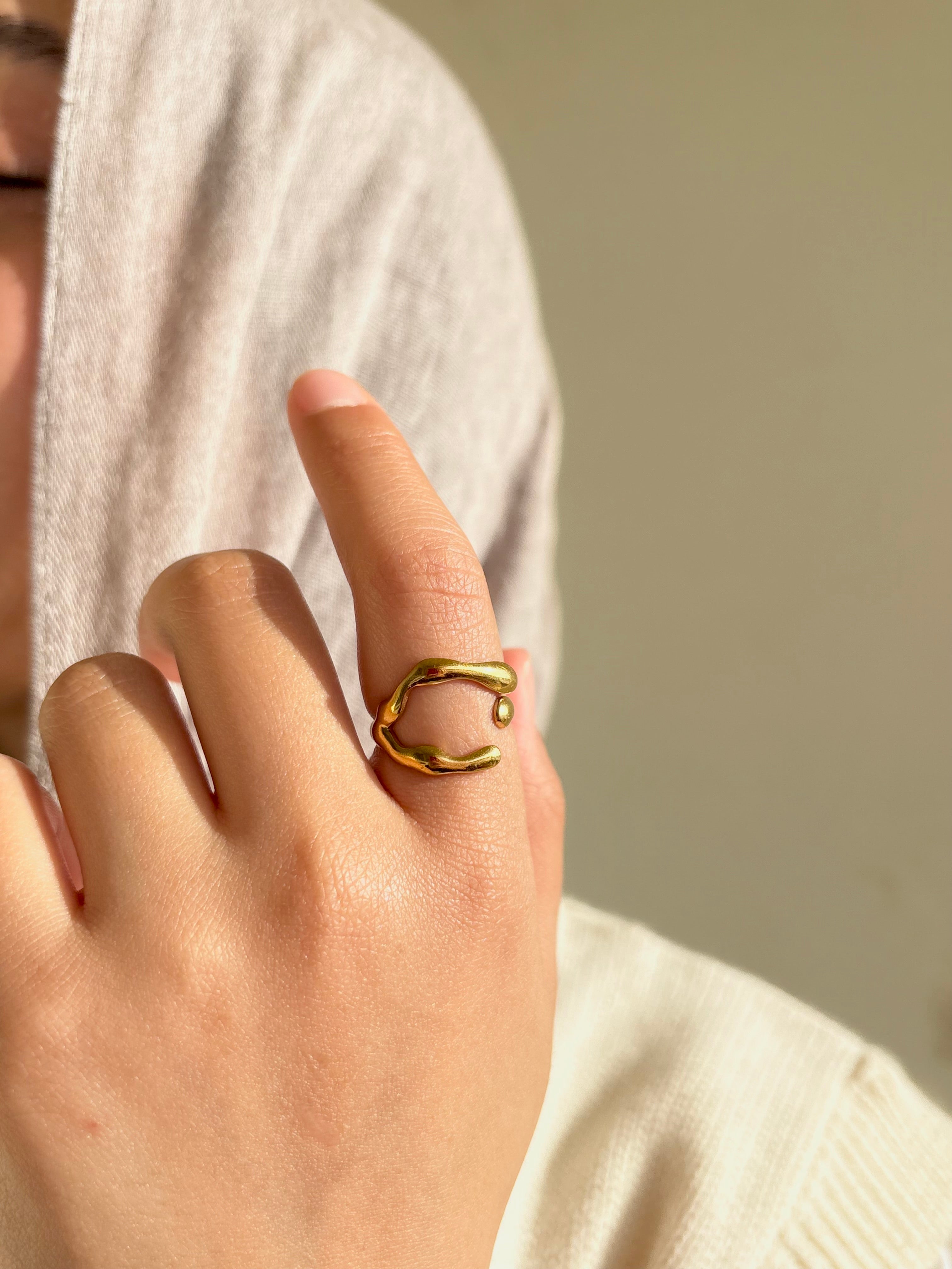 Hallow Ring